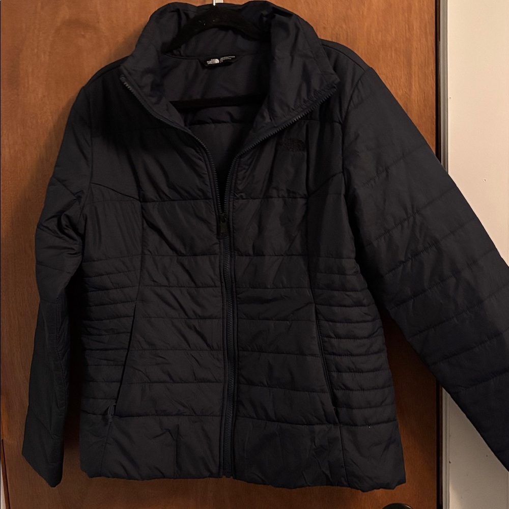 Gorgeous lightweight North Face puffer size Large women’s